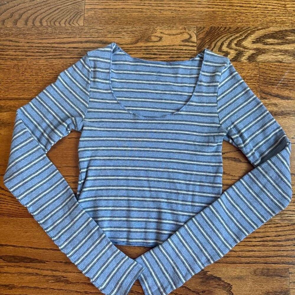 Brandy-melville Women's Blue and White Shirt